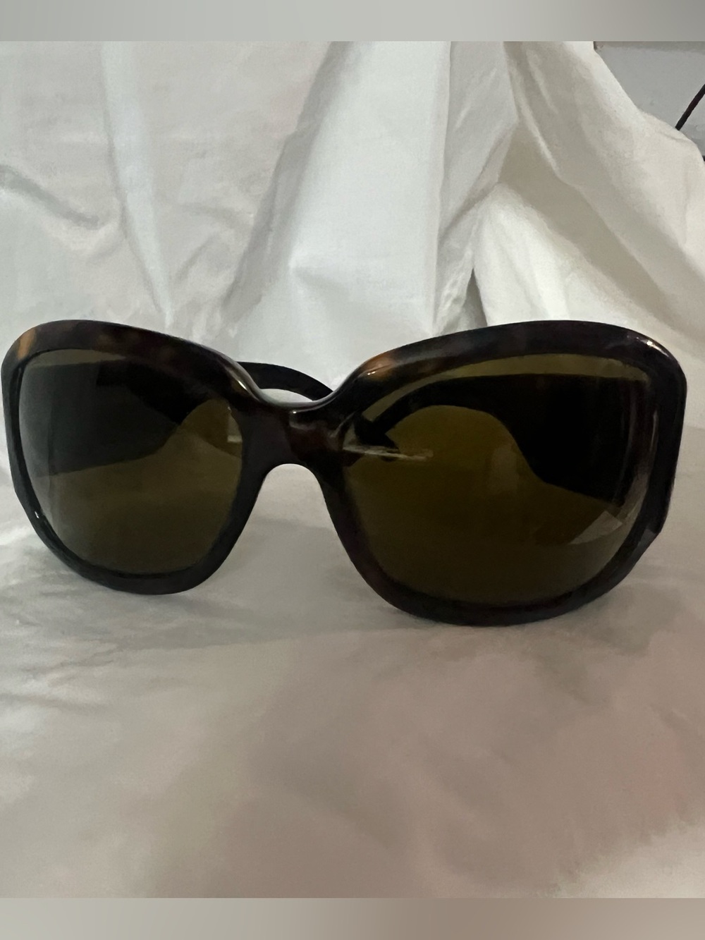 Burberry Oversized Tortoiseshell Frame Sunglasses with Olive Lenses. Pre-owned.